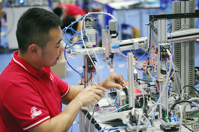 技能新星閃耀！我院選手成功入選世賽機電一體化項目國家集訓隊